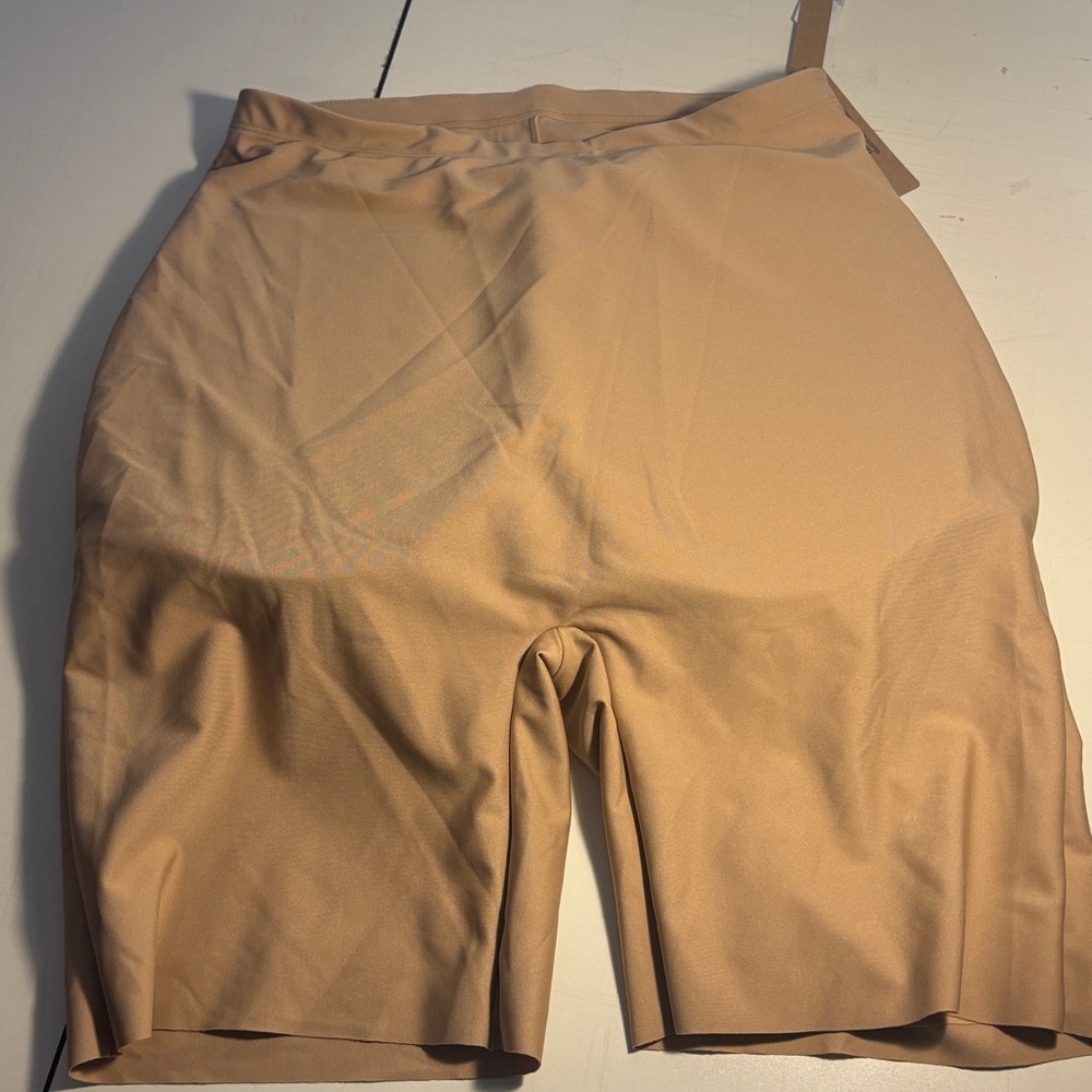 SKIMS Nude/Tan Sculpting Mid-Thigh Shapewear Shorts
